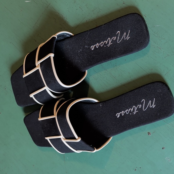 MATISSE Biscayne Flat Sandals Slides in Woven Black Linen and Cream Leather Trim - Picture 5 of 8